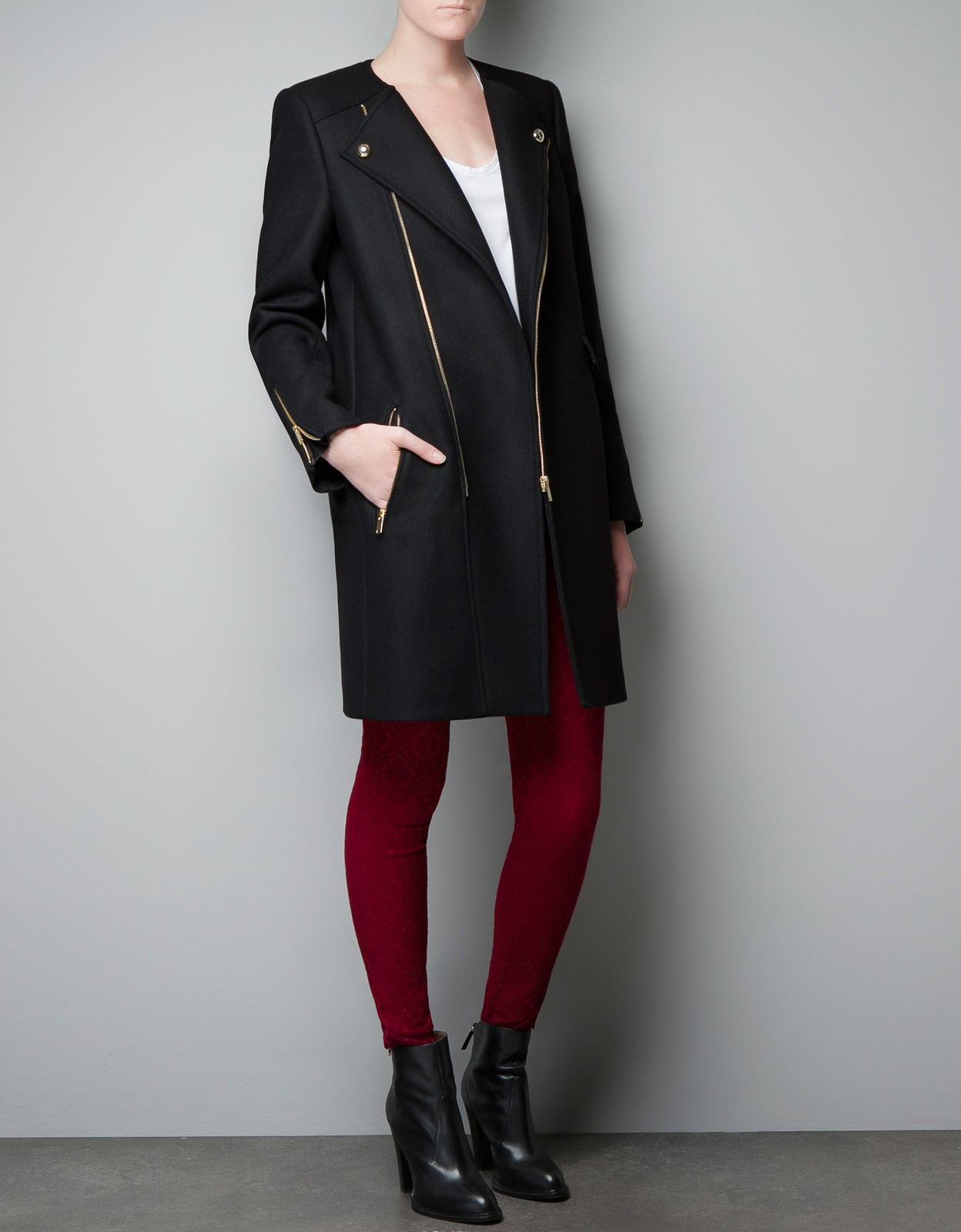 Zara fekete cipzár díszes kabát fotója