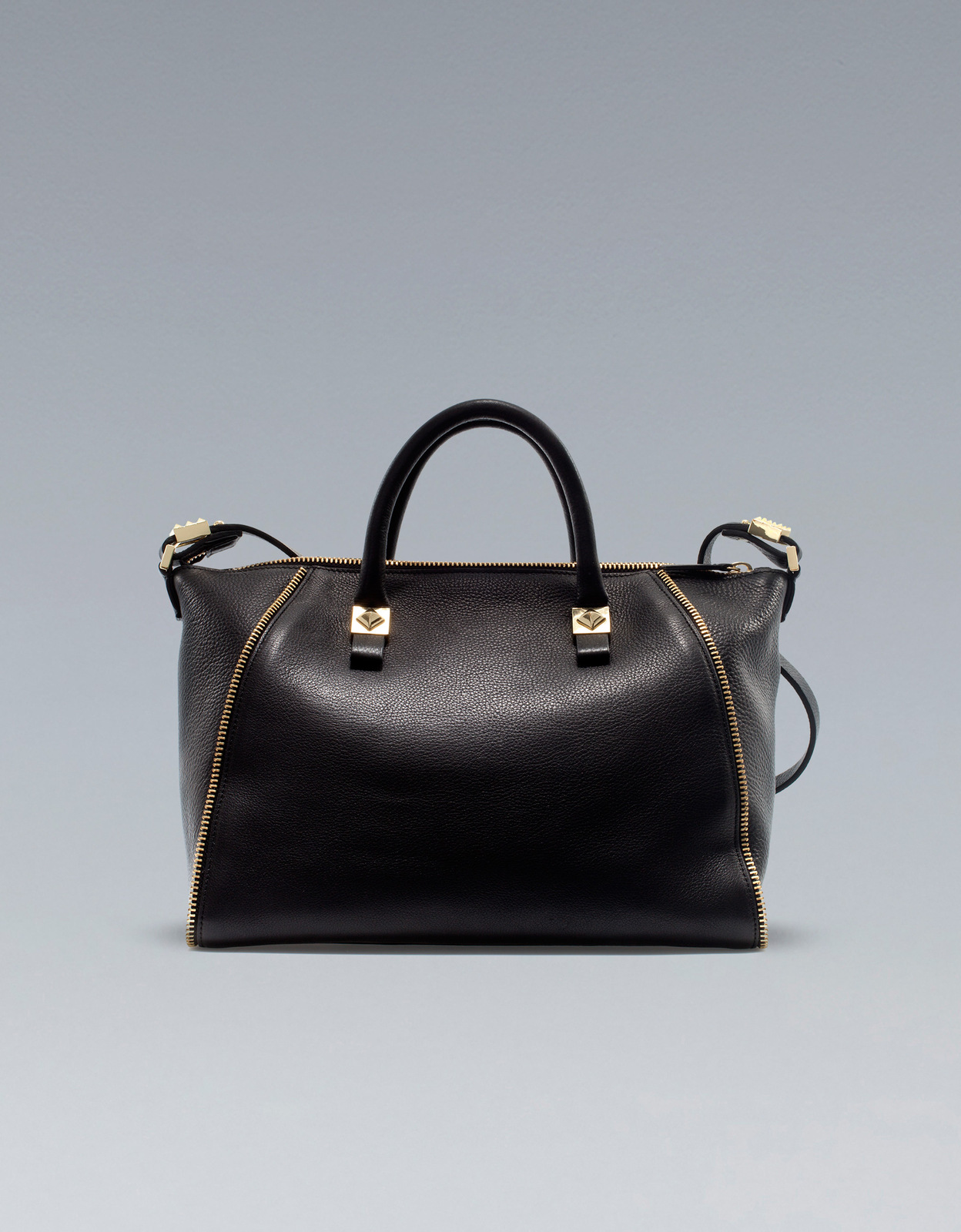 Zara fekete cipzáras táska fotója