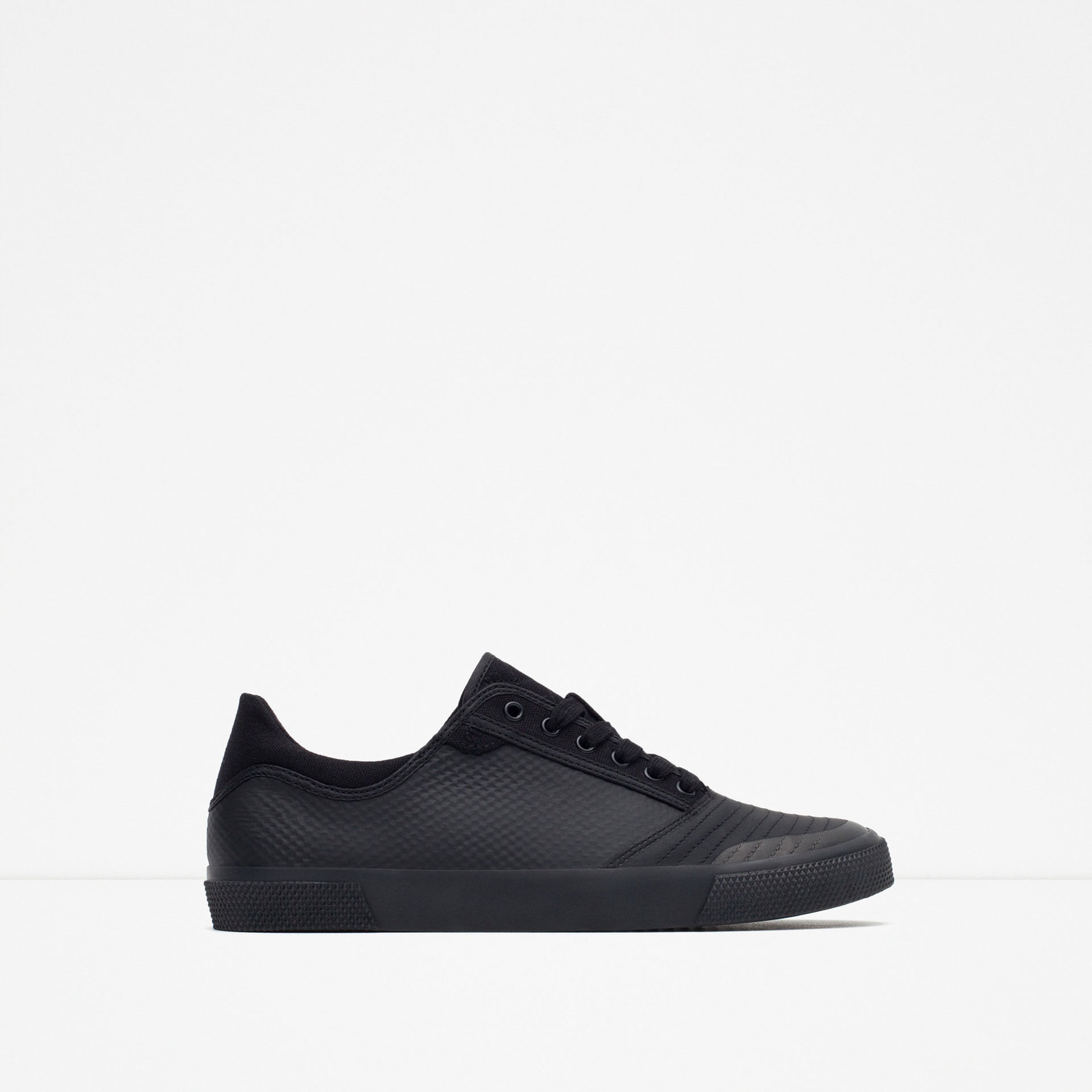 Zara márkás fekete egyszínű edzőcipő fotója