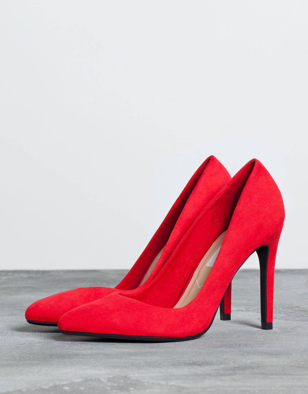 Bershka trendi női alap magassarkú cipő fotója