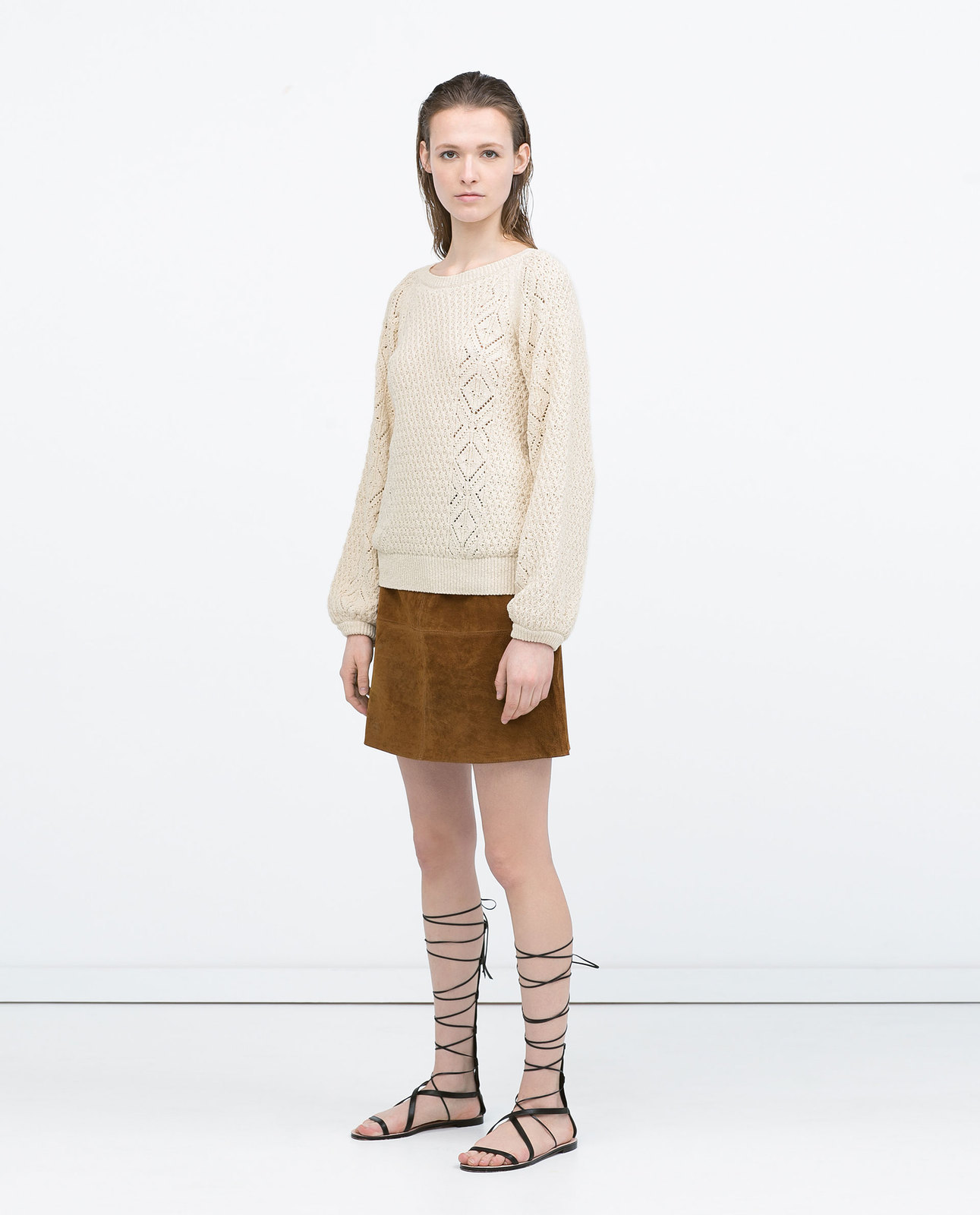 Zara lyukacsos kötésű bézs pulóver fotója