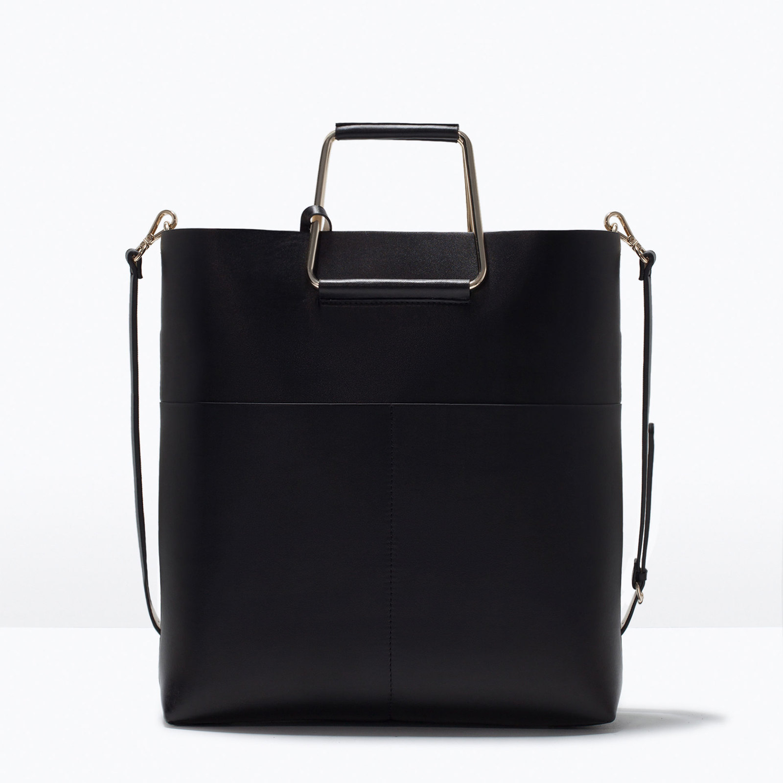 Zara bevásásárló táska fém füllel fotója