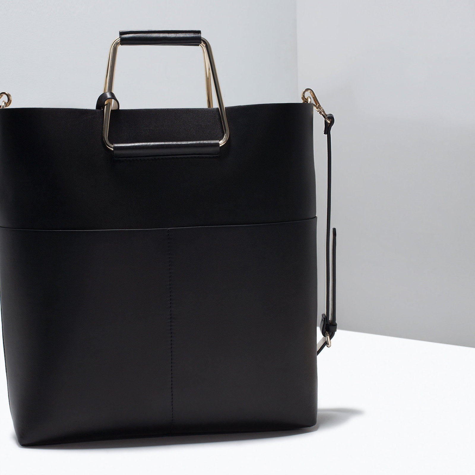 Zara bevásásárló táska fém füllel 2015.03.02 #75109 fotója