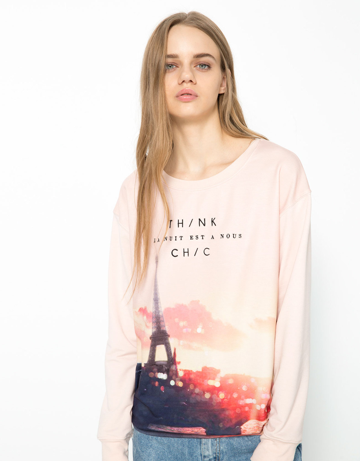 Bershka Eiffel-tornyos feliratos pulóver fotója