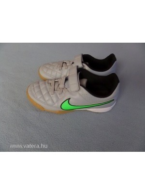 35-ös Nike terem foci cipő << lejárt 612841