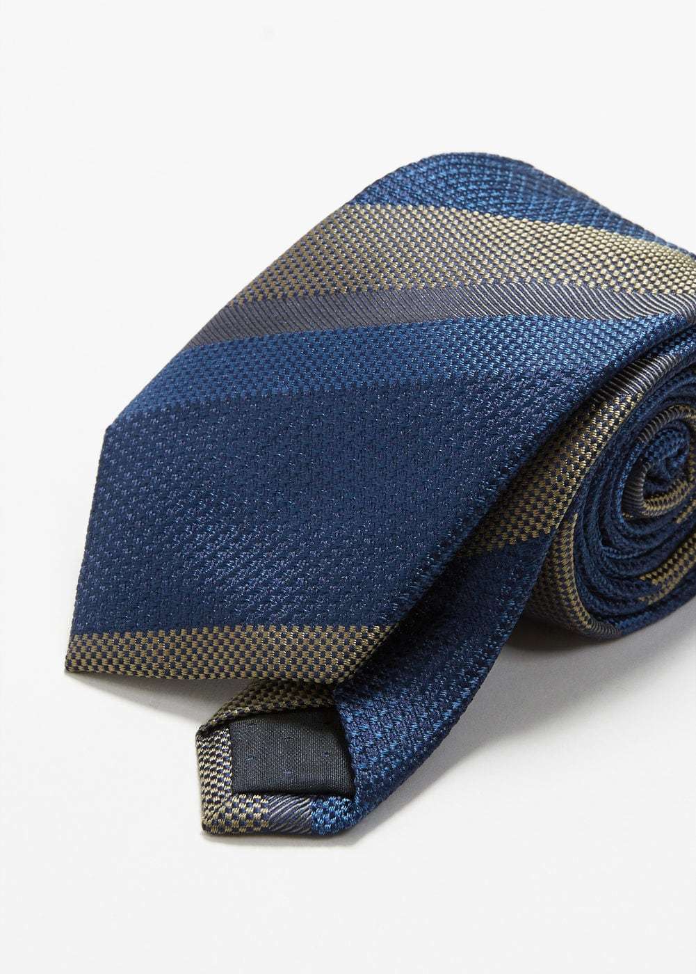 Mango csíkos selyem nyakkendő 2017 fotója