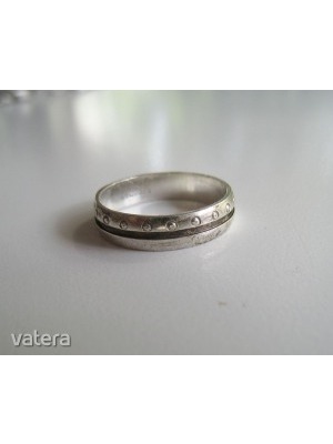Mintázott, pöttyös ezüst karikagyűrű, akár karácsonyra! - 1 Ft! << lejárt 837293
