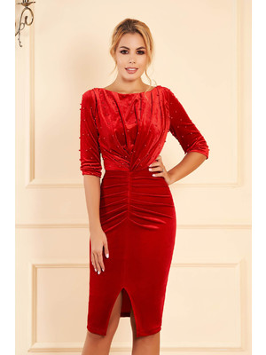 Piros alkalmi szűk szabású bársony ruha gyöngyös díszítéssel << lejárt 941236