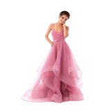 Világos rózsaszínű Ana Radu ruha luxus tüllből aszimetrikus hosszú pántos
