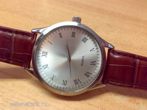 Új állapotban lévő B Watch Quartz, gyönyörű letisztult római indexes számlappal << lejárt 7350790 96 fotója