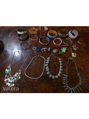 26 darabos női vegyes bizsu csomag karkötők, karperecek, nyakláncok, fülbevalók, gyűrűk 1 Ft NMÁ << lejárt 654689