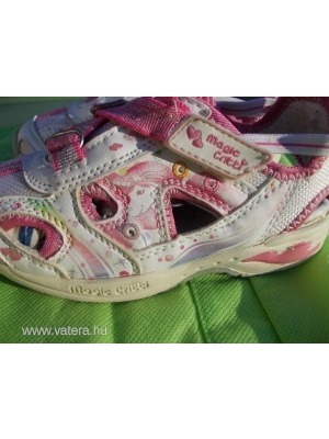 26-os méretben,lánynak való,lyukacsos kivitelű,márka védett:Bobbi Shoes Magic Critti sportcipő << lejárt 671938