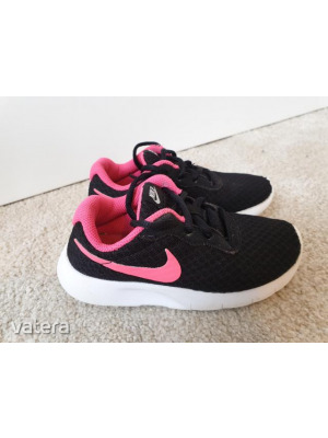 Nike Tanjun szuper, ultra könnyű fekete- pink cipő, sportcipő, edzőcipő << lejárt 873690