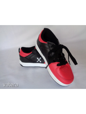 SIDEWALKSPORTS gyerek piros-fekete új,kétkerekű gurulós,görgős sportcipő 32 << lejárt 211277