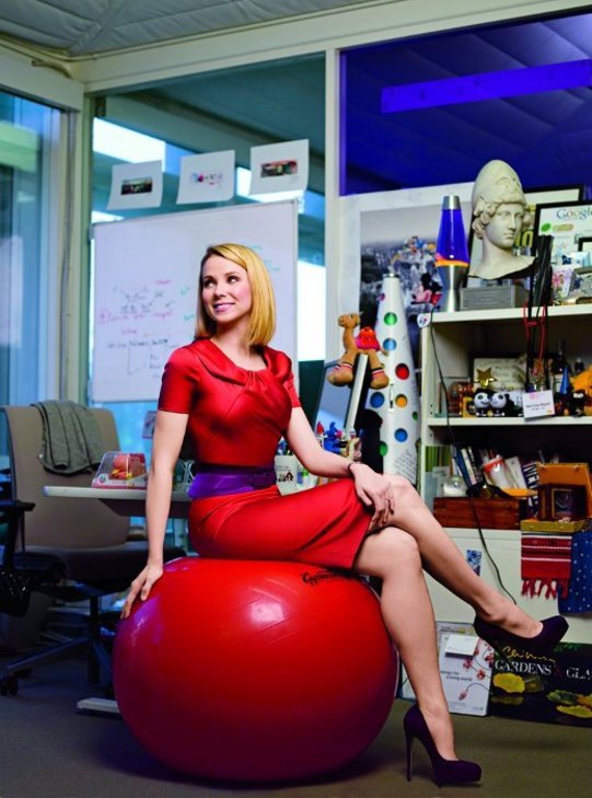 Marissa Mayer, a Yahoo igazgatója is divatikon lesz? 2 kép